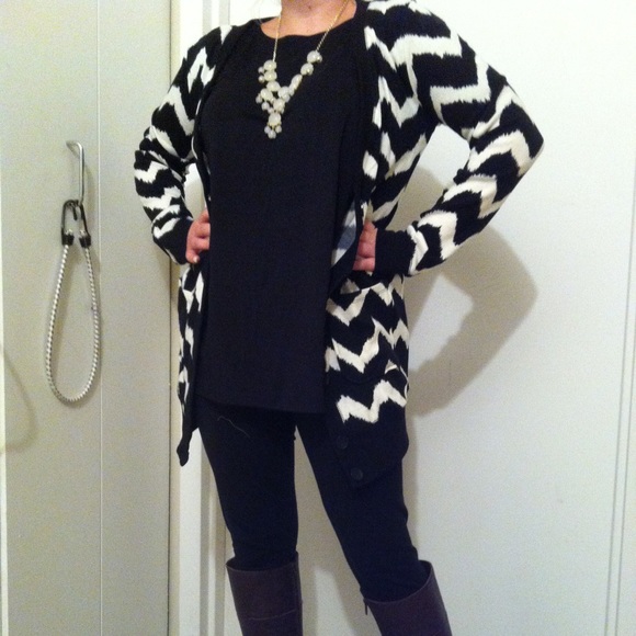Black and white Chevron knit Button Down cardigan sweater - Picture 2 of 3